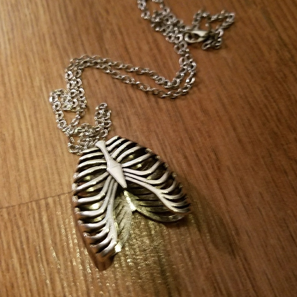 💀NWT Ribcage necklace📿 - Picture 2 of 3